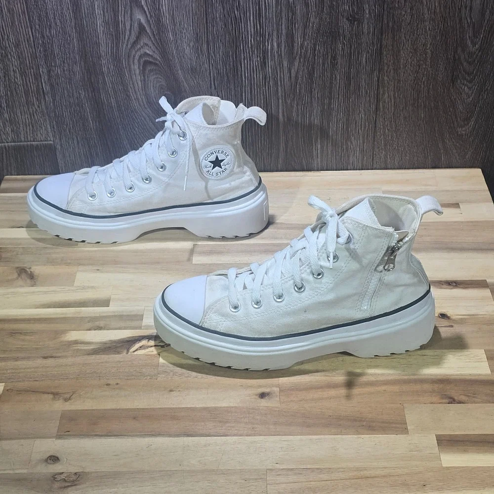 Converse Chuck Taylor All Star Lugged Lift A03012C Kids 6 White Platform‎